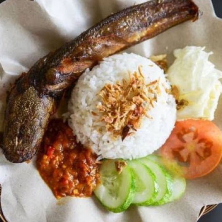 Pecel Lele Pakai Nasi