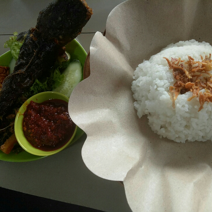 Pecel Lele Pake Nasi