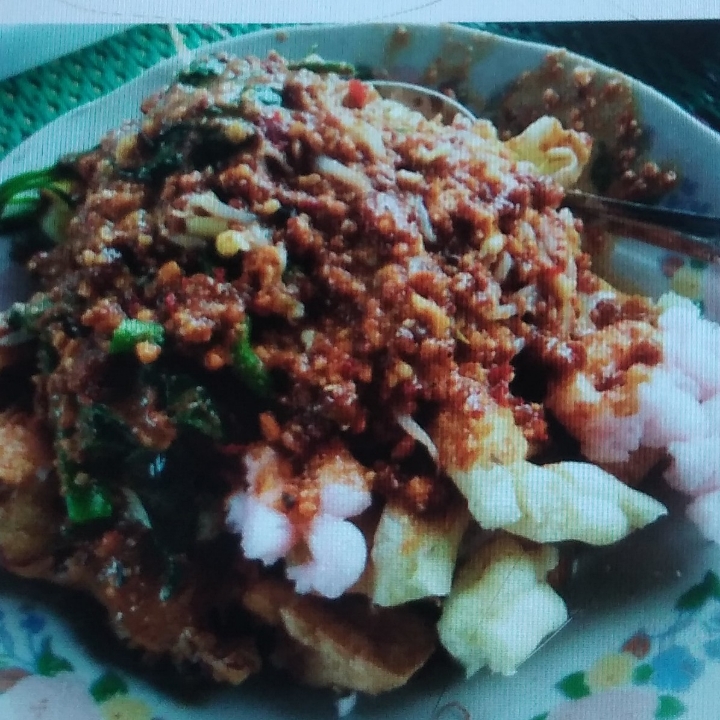 Pecel Lontong