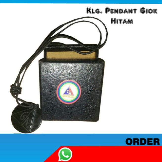 Pendan Giok Hitam