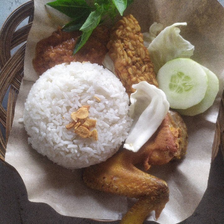 Penyetan Ayam Goreng