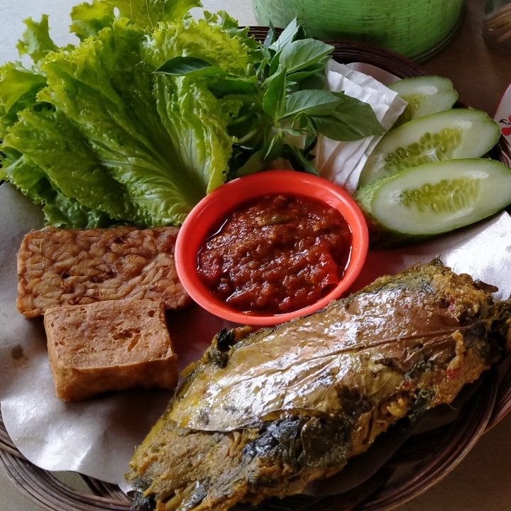 Pepes Bebek Lalapan Sambal