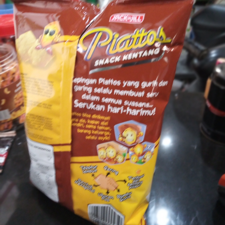 Piattos Rasa Sapi Panggang 85 Gr 4