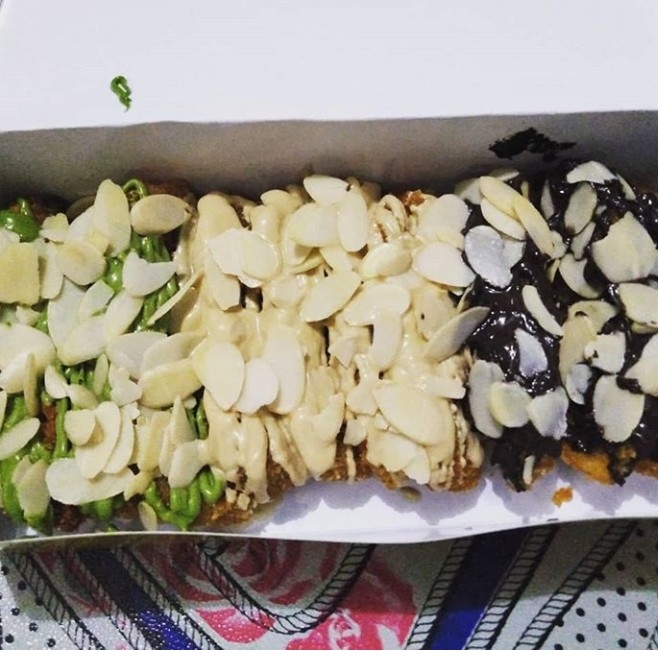 Pisang Crunchy Mix 3 Rasa Toping Almond