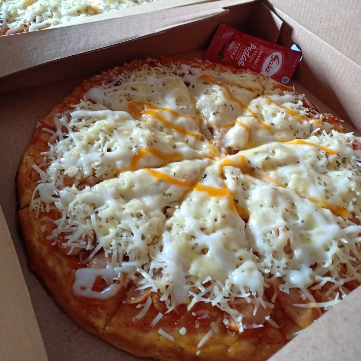 Pizza Ayam Full Keju Mozarella Mix Ceddar Tanpa Pinggiran Sosis