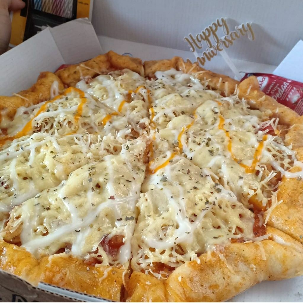 Pizza Ayam Pinggiran Sosis Full Keju Mozzarella 2