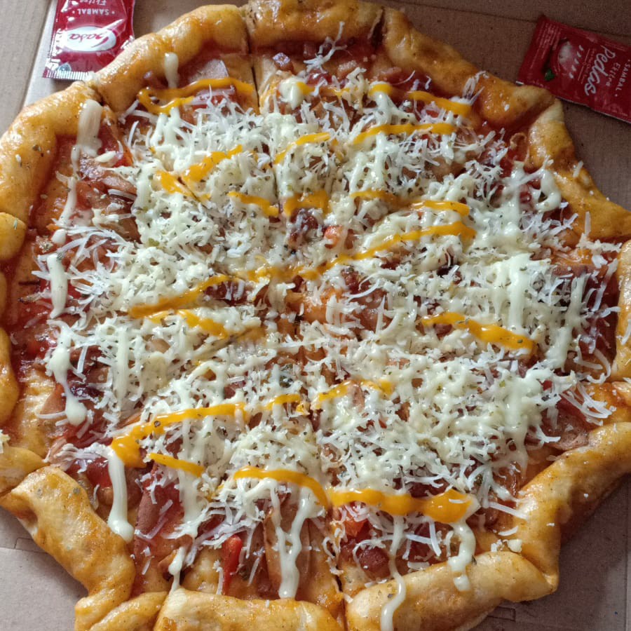 Pizza Ayam Pinggiran Sosis Simple Keju Mozarella 2