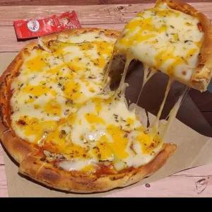 Pizza Cheesy Extra Mozarella yellow Cheese Medium