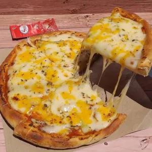 Pizza Cheesy extra Mozarella Yellow cheese Small