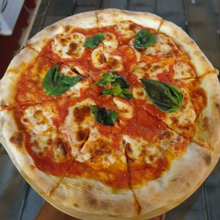 Pizza Margherita Large