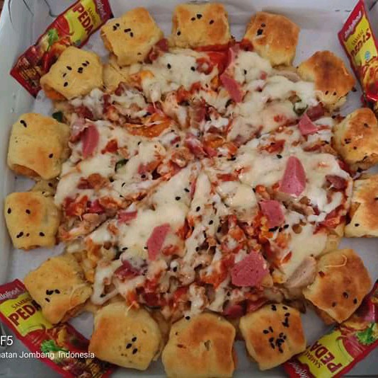 Pizza Pinggiran Naget Medium 26cm