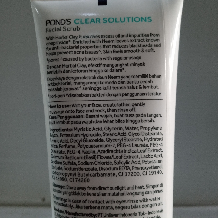 Ponds Clear Solutions Facial Scrub 2