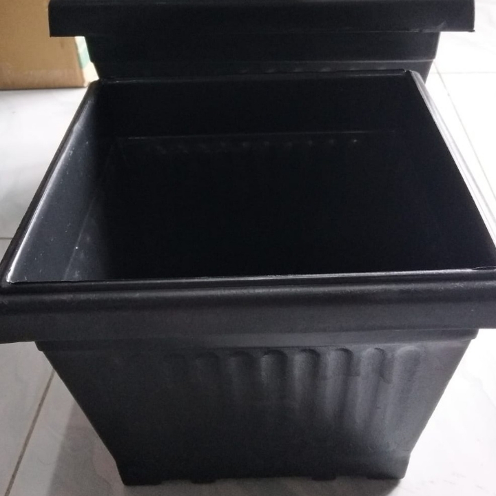 Pot Segi 30 Hitam