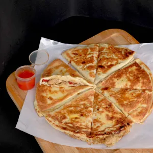 Quesadilla Chicken Cheese - 8 Slice