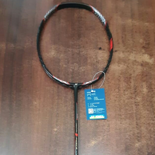 RAKET YONEX VOLTRIC FORCE TENSION 27LBS MERK YONEX PER UNIT