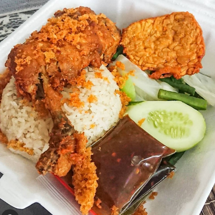 RF Ayam Geprek dengan Nasi