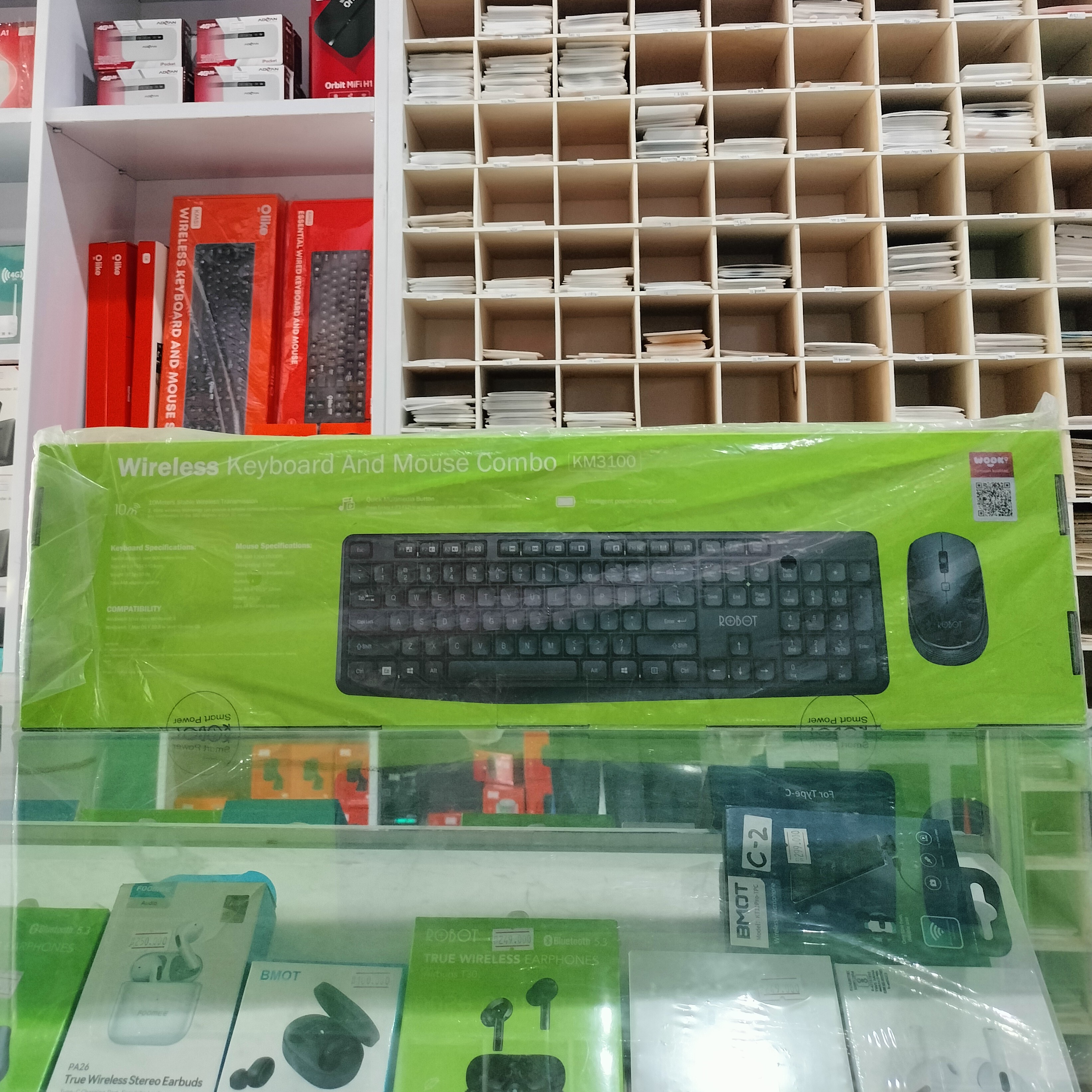 ROBOT WIRELESS KEYBOARD AND MOUSE COMBO KM3100