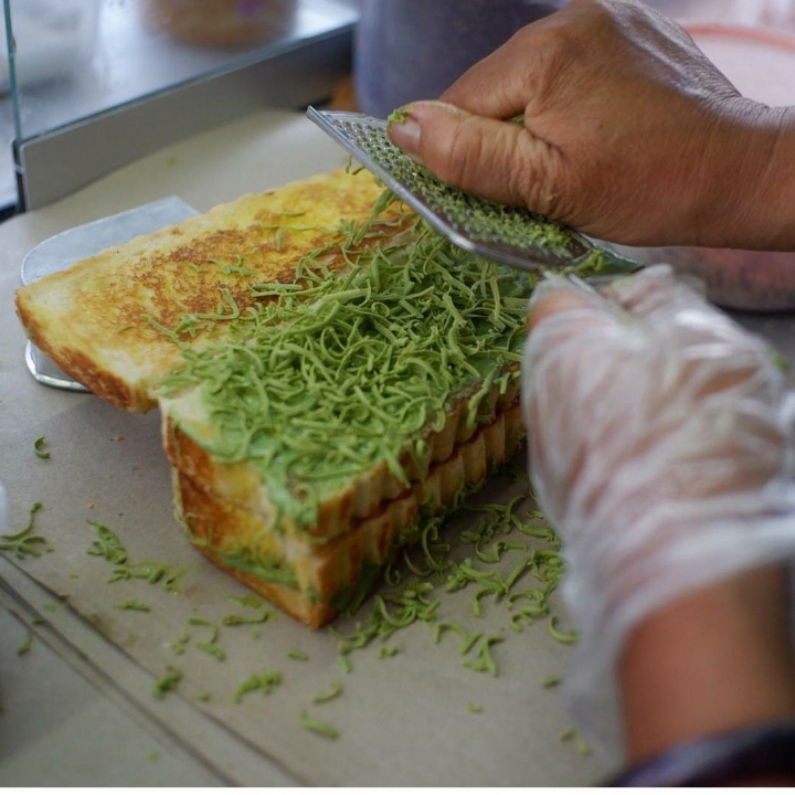 ROTI BAKAR KEJU