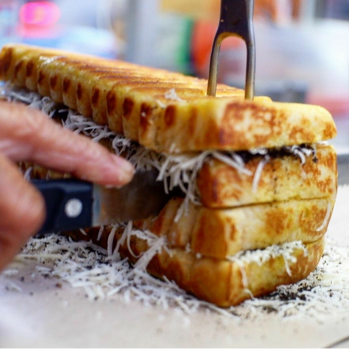 ROTI BAKAR KEJU-KACANG 