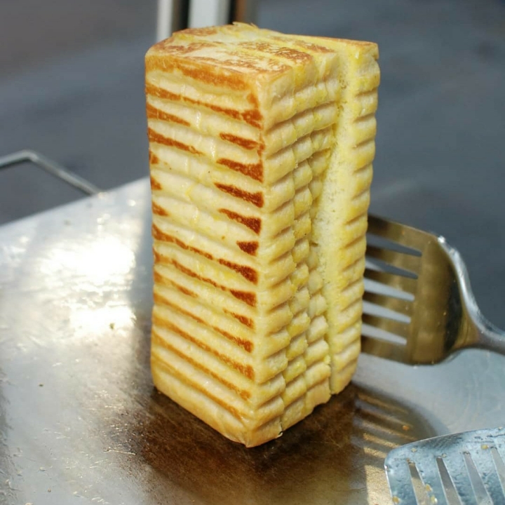 ROTI BAKAR STROBERI-BLUEBERRY