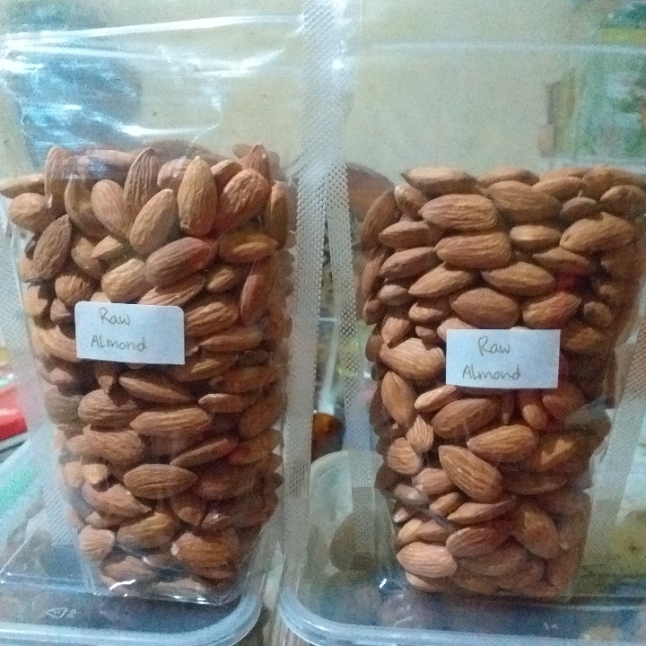 Raw Almond Atau Almond Mentah