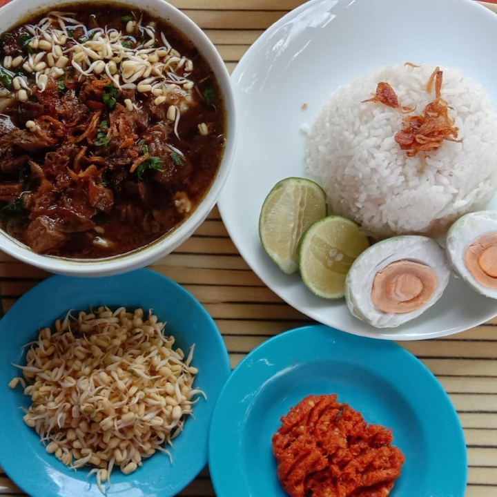 Rawon dan Nasi Beserta Telur Asin