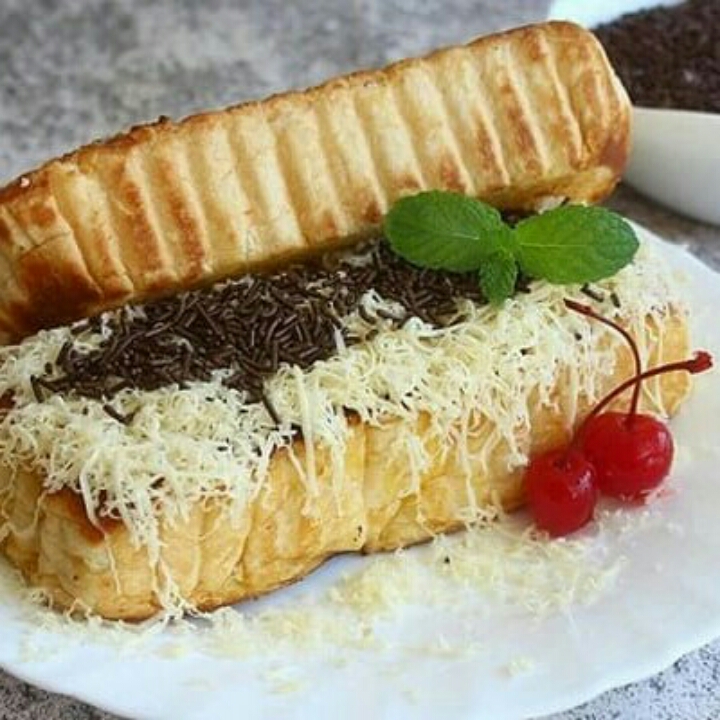 Roti Bakar Spesial keju kacang