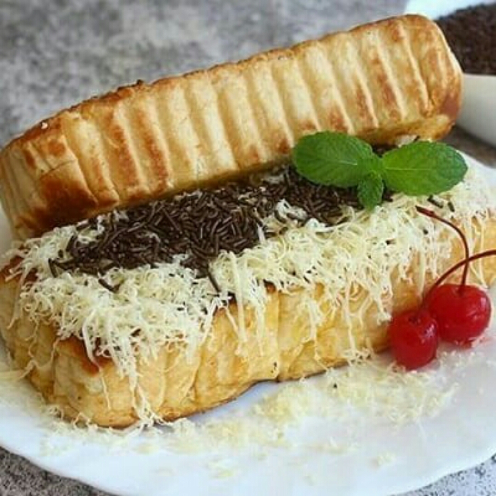 Roti Bakar Spesial keju kacang coklat