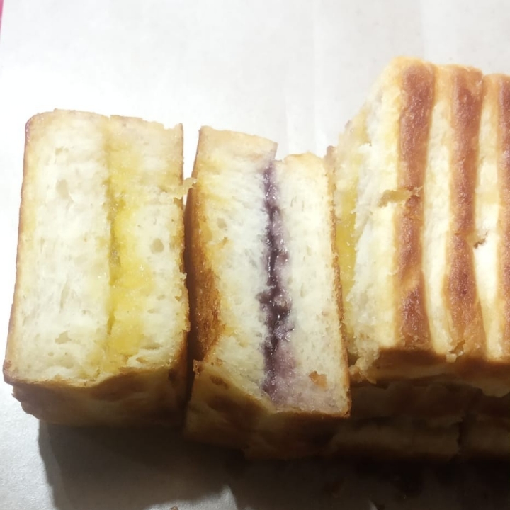 Roti Bakar Blueberry Nanas