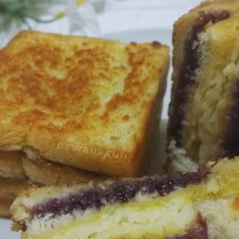 Roti Bakar Blueberry dan Strawbery