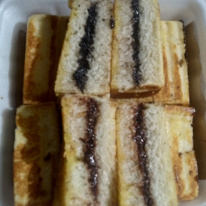 Roti Bakar Cokelat - Oreo Crumbs