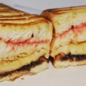 Roti Bakar Cokelat   Strawberry