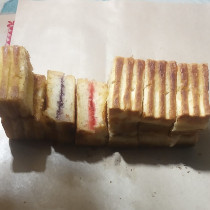 Roti Bakar Coklat Strawberry