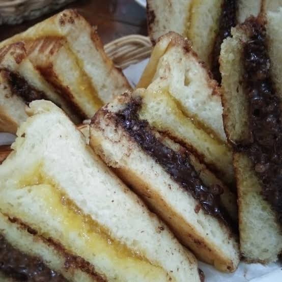 Roti Bakar Coklat dan Nanas