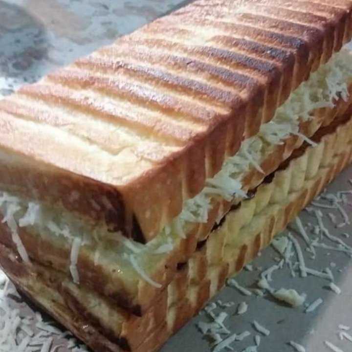 Roti Bakar Dua Sisir Keju