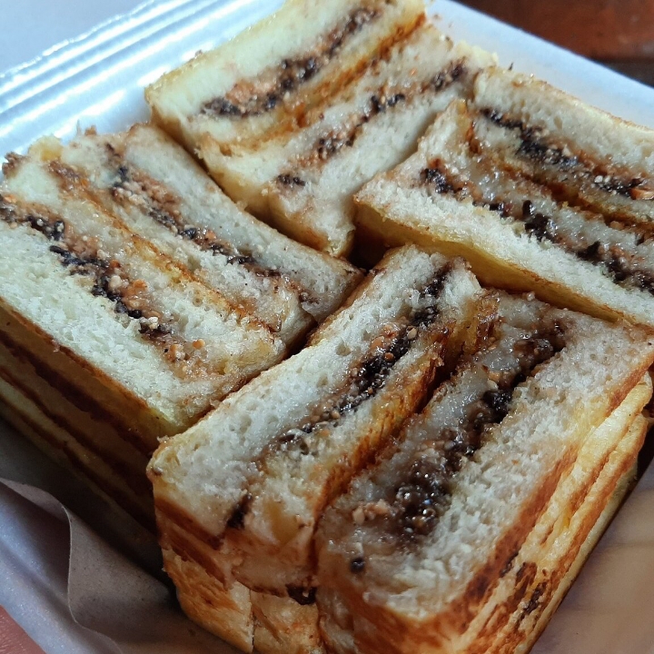 Roti Bakar Kacang