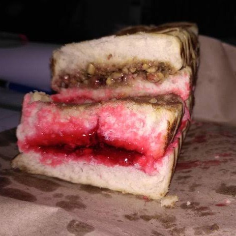 Roti Bakar Kacang Dan Strawbery