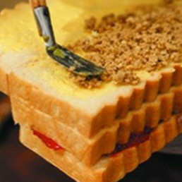 Roti Bakar Kacang Strawberry