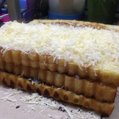 Roti Bakar Keju Lumer