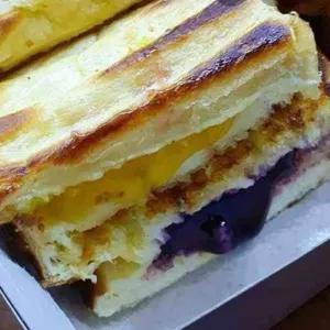 Roti Bakar Nanas blueberry