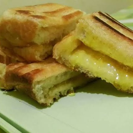 Roti Bakar Srikaya dan Nanas