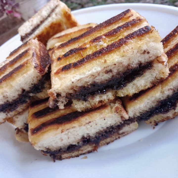 Roti Bakar Stengah Keju Stengah Coklat