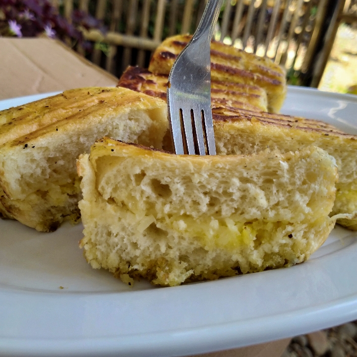 Roti Bakar Stengah Keju Stengah Coklat 2