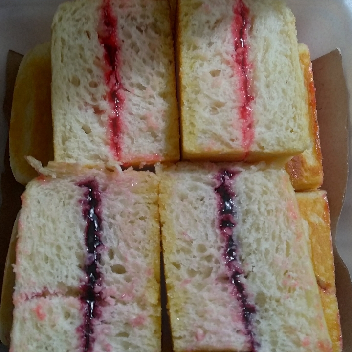 Roti Bakar Strawberry - Blueberry