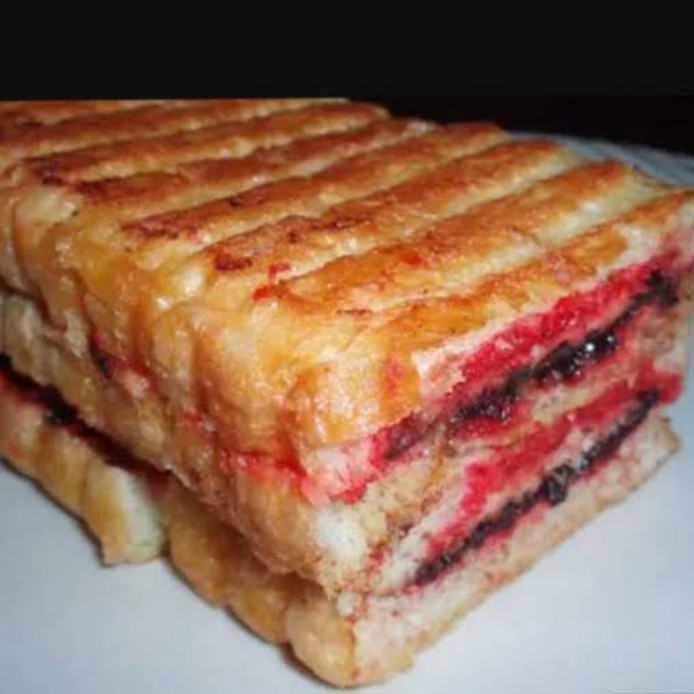 Roti Bakar Strawberry-nanas