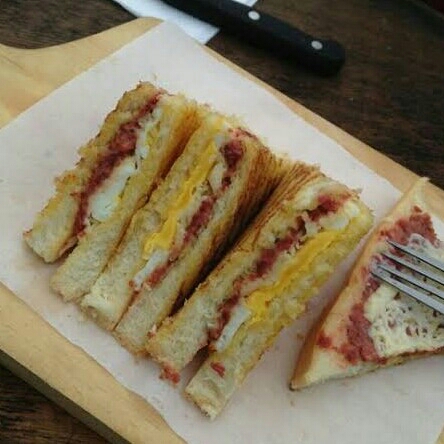 Roti Bakar Telor Kornet Keju