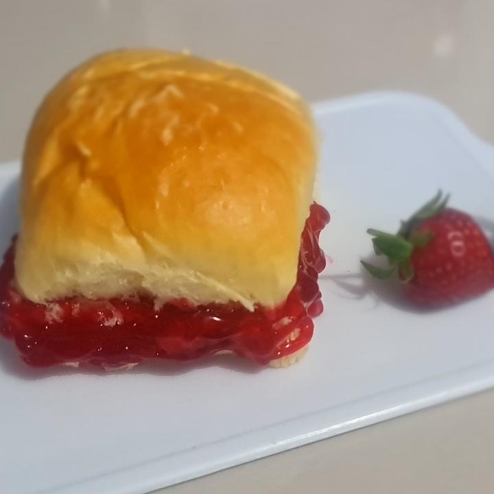 Roti Panggang Strawberry