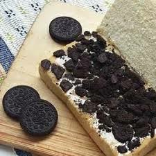 Roti Panggang Topping Oreo