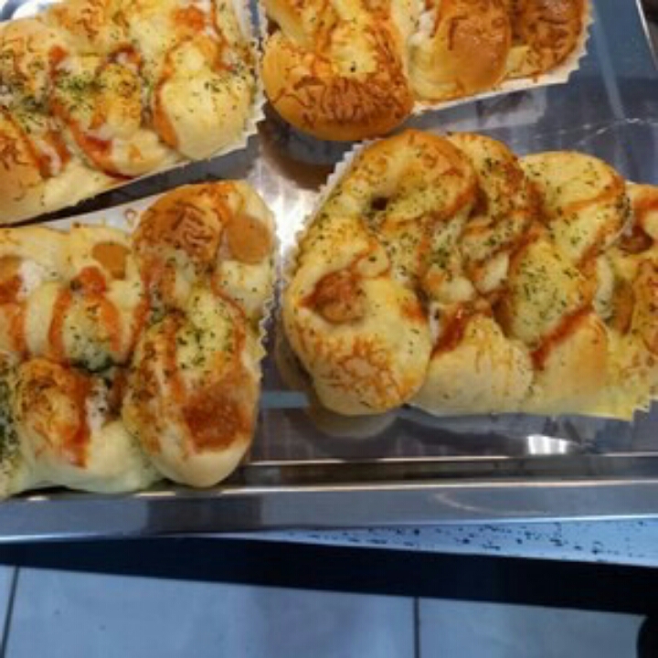 Roti Sosis Sapi Mozarella