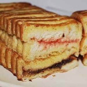 Roti bakar Coklat Dan Strawbery